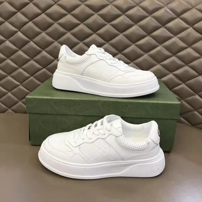 P380 new men's shoes GUCCI [Lightning] latest shoes are shipped. Original quality, fashionable, made of special materials, sheepskin lining, brand new packaging. The foot feels super comfortable and the workmanship is impeccable. Size: 38-45